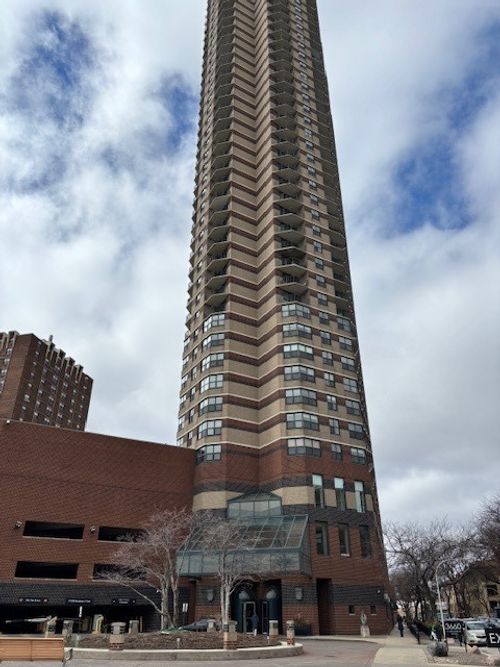 2109-3660 N Lake Shore Dr, Chicago, IL, 60613-5310 | Card Image