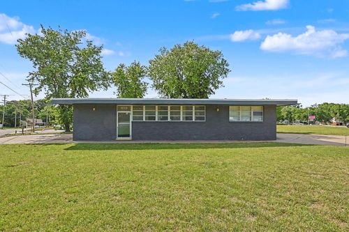 1601 State St, Augusta, KS, 67010-2013 | Card Image