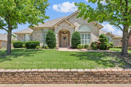 6517 Meadow Lakes Dr, North Richland Hills, TX, 76180-7807 | Card Image