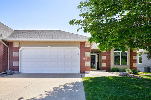 321 Ne Eaglewood Dr, Ankeny, IA, 50021-4612 | Card Image