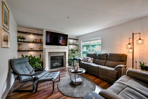 22-8892 208 St, Langley, BC, V1M2N8 | Card Image