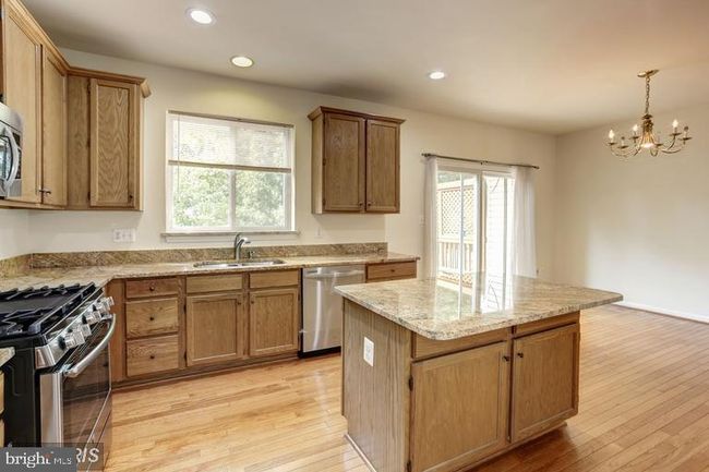 12920 Wood Crescent Cir, Townhouse with 3 bedrooms, 4 bathrooms and null parking in HERNDON VA | Image 9