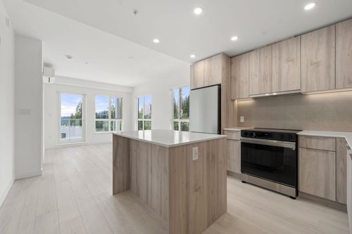 404-3594 Malsum Dr, North Vancouver, BC, V7G0B2 | Card Image