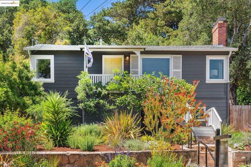 7069 Saroni Dr, Oakland, CA, 94611-2342 | Card Image