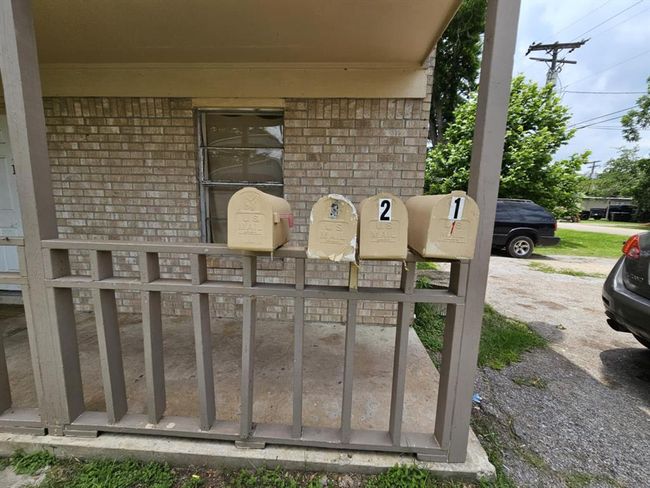 408 E Coombs St, Home with 2 bedrooms, 1 bathrooms and null parking in Alvin TX | Image 6