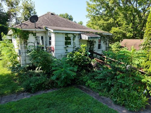 201 W 8th St, West Frankfort, IL, 62896-1110 | Card Image