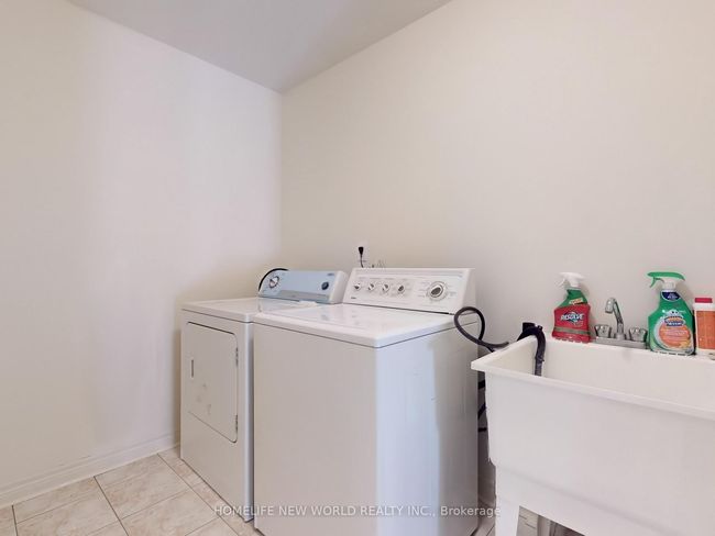 18 Freesia Rd, House other with 3 bedrooms, 3 bathrooms and 4 parking in Brampton ON | Image 27