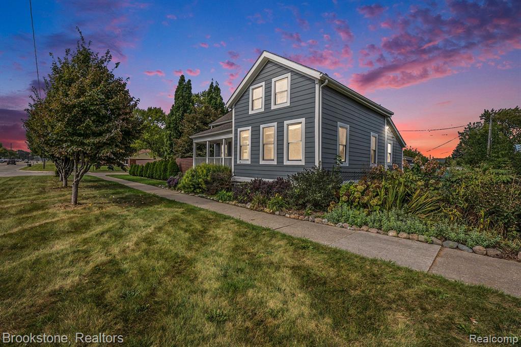 13 Mile Rd, Warren, MI 48088