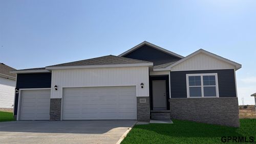 17051 Reynolds St, Bennington, NE, 68007-1732 | Card Image