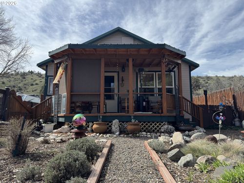 528 N Cozart Ave, PrairieCity, OR, 97869 | Card Image