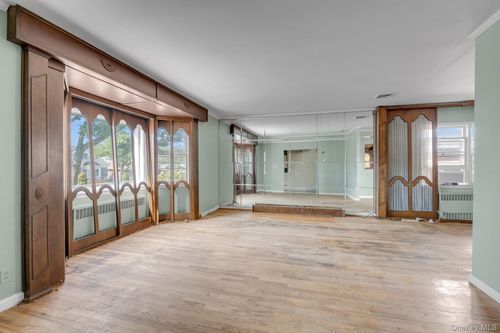 160 25th Dr, Flushing, NY, 11358-1003 | Card Image