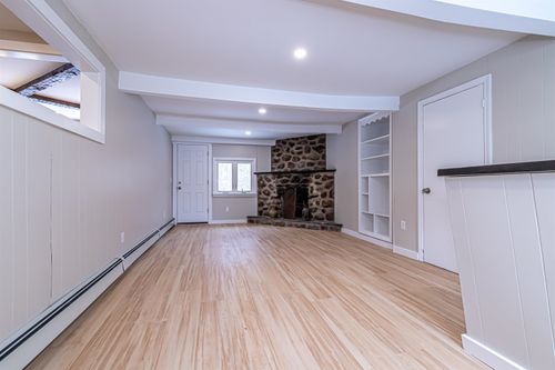 52 Whittier St, Newton, NH, 03858-3526 | Card Image