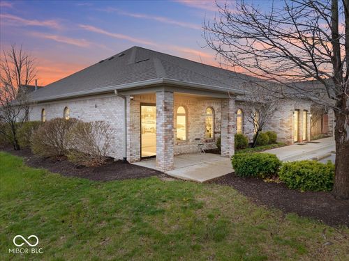 299 Shiloh Crossing Dr, Avon, IN, 46123-7162 | Card Image