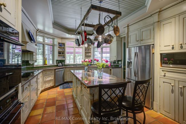 13233 5 Th Line, Home with 4 bedrooms, 5 bathrooms and 20 parking in Rockwood ON | Image 6