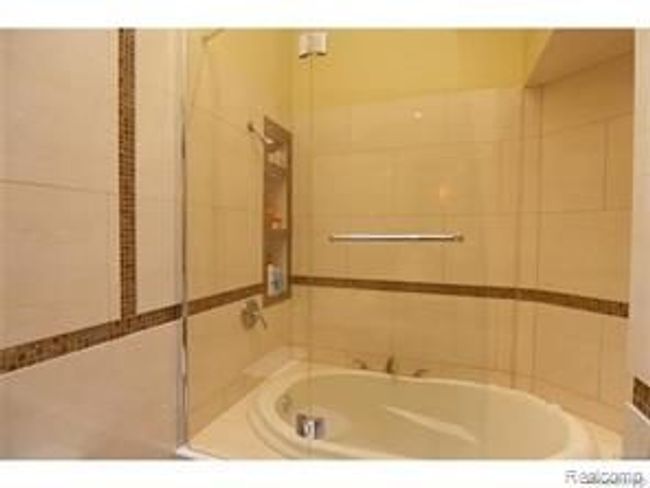 7363 Devonshire, Condo with 2 bedrooms, 3 bathrooms and null parking in West Bloomfield MI | Image 19