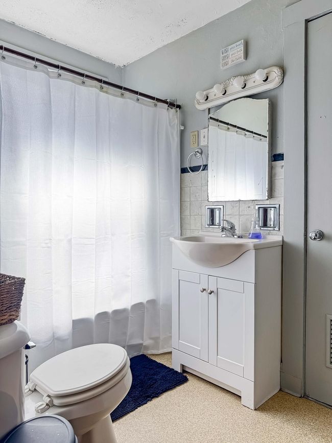 Bathroom | Image 23