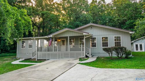 1111 Scenic Rd E, Fort Payne, AL, 35967-7405 | Card Image