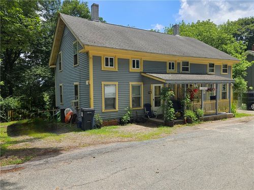 1 Side Hill St, Hope Valley, RI, 02832-1712 | Card Image