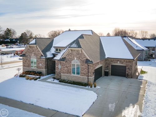 16818 Glenhurst Dr, Macomb, MI, 48044-5027 | Card Image