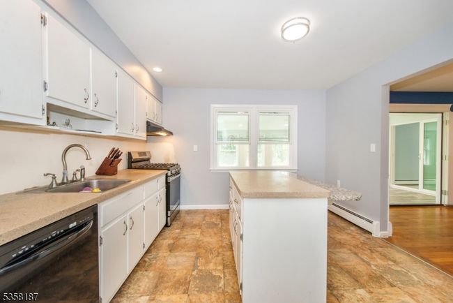 11 Deerfield Dr, House other with 3 bedrooms, 3 bathrooms and null parking in Franklin NJ | Image 4