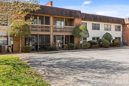 a11-427 6th Ave W, Hendersonville, NC, 28739-5241 | Card Image