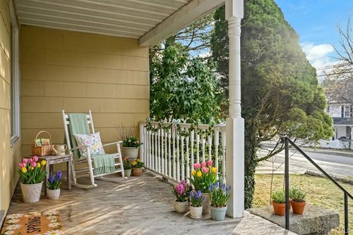 161 Washington Ave, Pleasantville, NY, 10570-2057 | Card Image