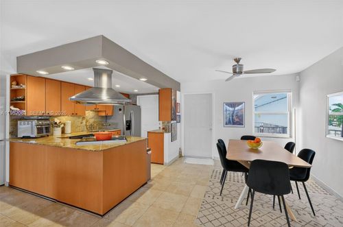 phb-801 Meridian Ave, Miami Beach, FL, 33139-5700 | Card Image