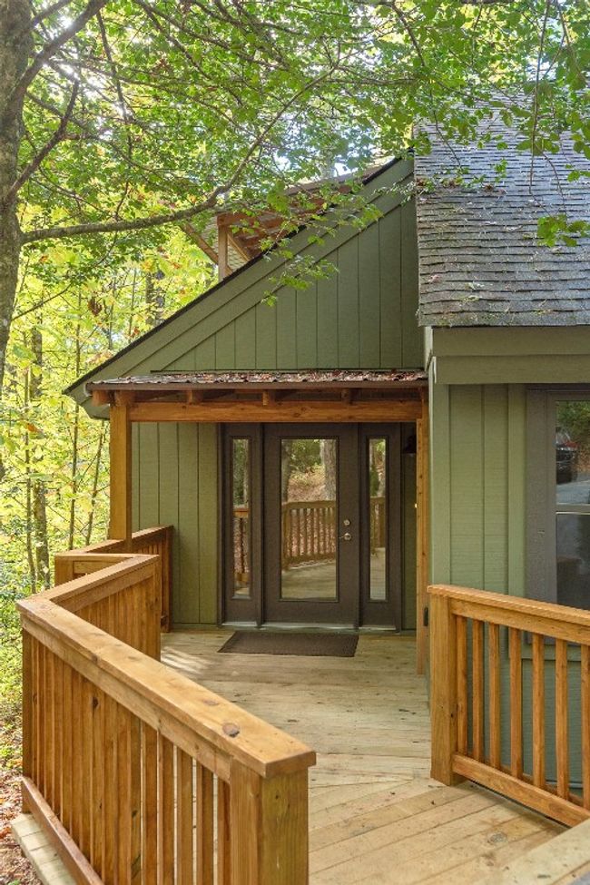 19 Indian Falls Way, House other with 3 bedrooms, 3 bathrooms and null parking in Lake Toxaway NC | Image 9