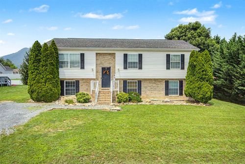9417 Millet Cir, Mcgaheysville, VA, 22840-2422 | Card Image