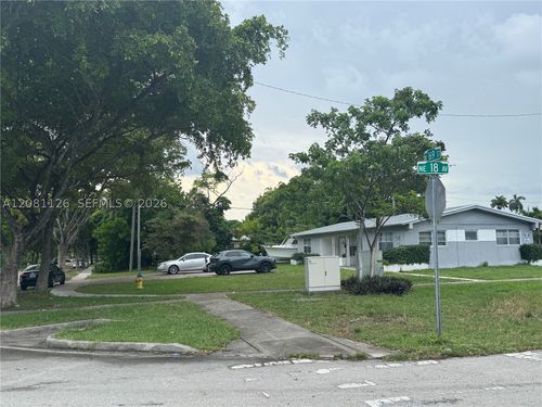 16900 Ne 18th Ave, North Miami Beach, FL, 33162-3013 | Card Image
