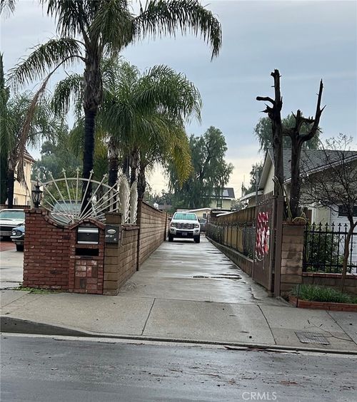 10816 Variel Ave, Chatsworth, CA, 91311-1462 | Card Image