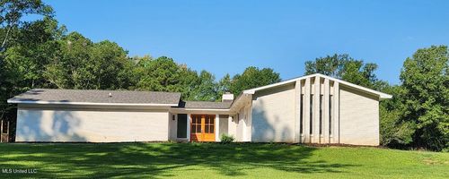319 Glenfield Rd, Canton, MS, 39046-8894 | Card Image