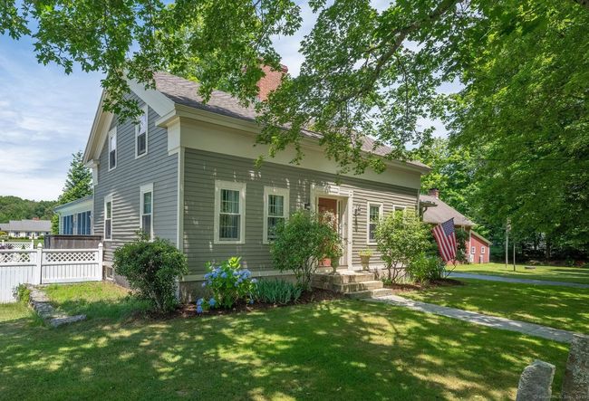 located in the heart of Old Lyme, convenient to beaches, shopping, restaurants, I 95 and the train station | Image 4