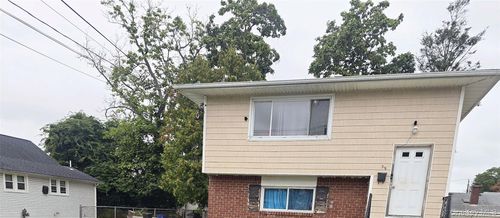 39 4th Ave, Westbury, NY, 11590-2606 | Card Image