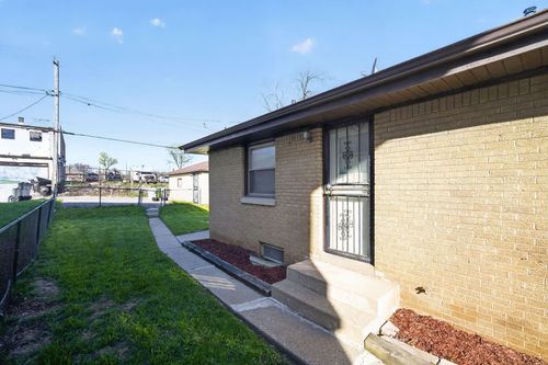 7471 W Beckett Ave, Milwaukee, WI, 53216 | Card Image