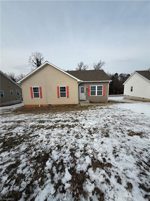 2251 Flag St, Winston Salem, NC, 27101-4711 | Card Image