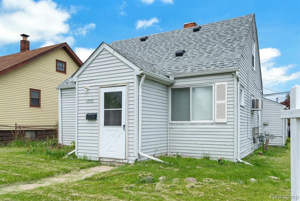 Meier St, Roseville, MI 48066