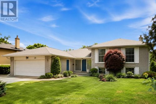 28 Bemersyde Drive, Toronto (Princess-Rosethorn), ON, M9A2S8 | Card Image