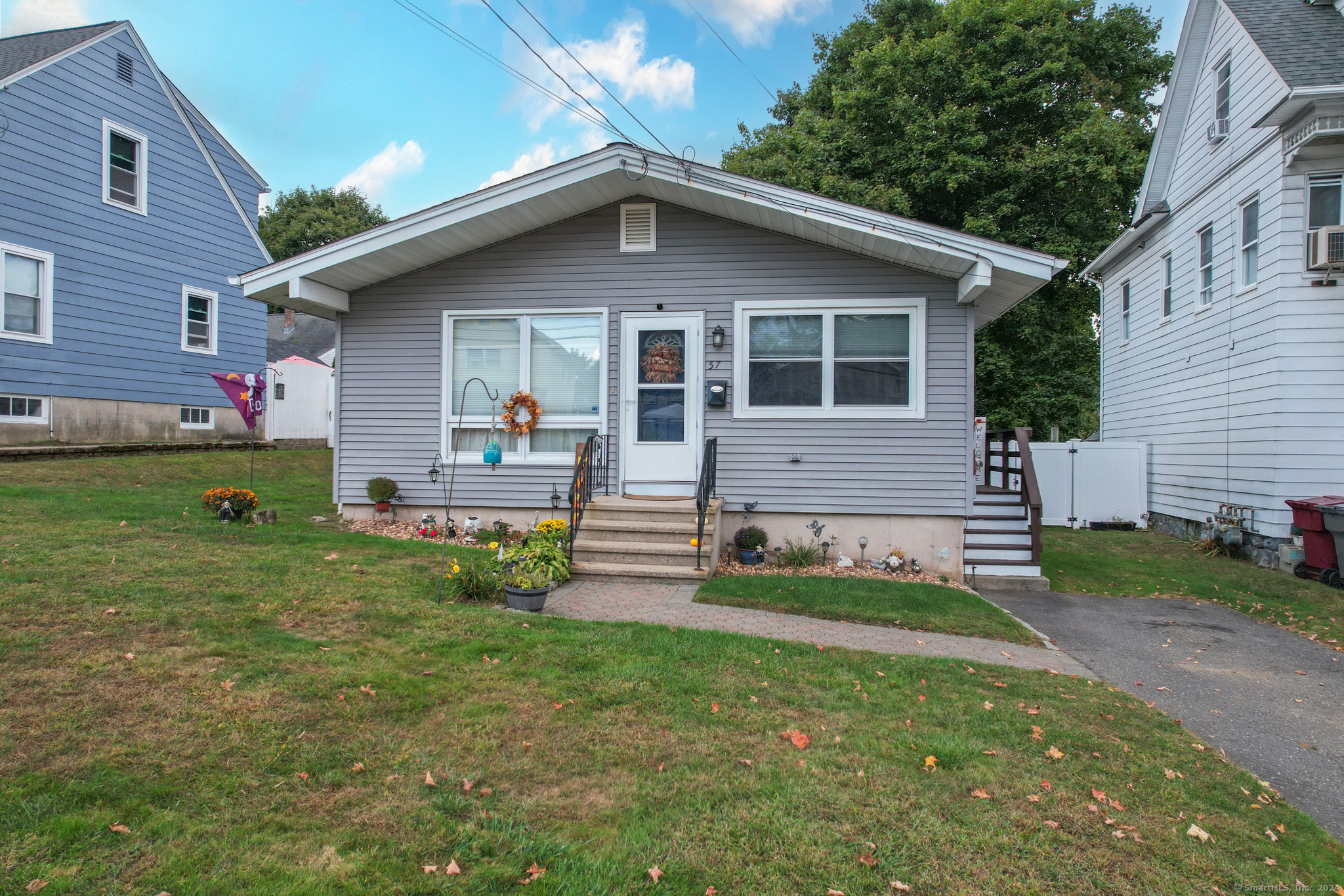 Lewis St, Naugatuck, CT 06770