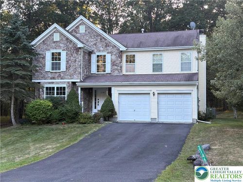 2146 Bedford Dr, Bushkill, PA, 18324-8820 | Card Image