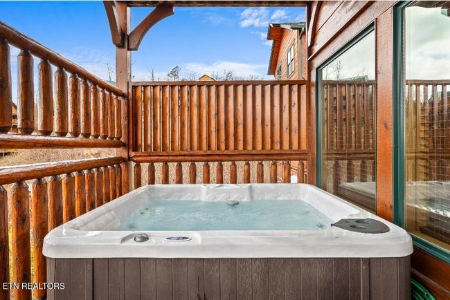 880 Great Smoky Way, House other with 4 bedrooms, 4 bathrooms and null parking in Gatlinburg TN | Image 18