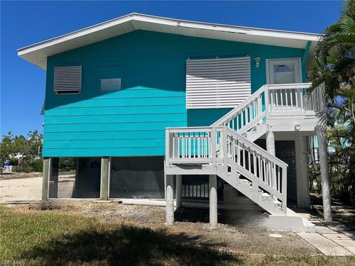 226 Connecticut St, FORT MYERS BEACH, FL, 33931-3704 | Card Image