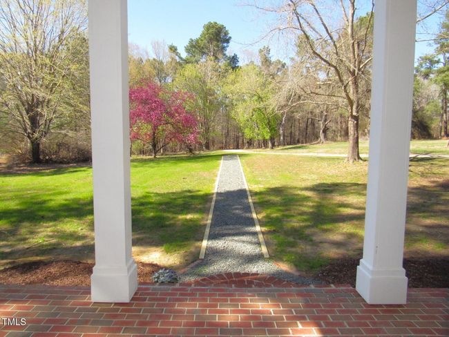 Front yard | Image 4