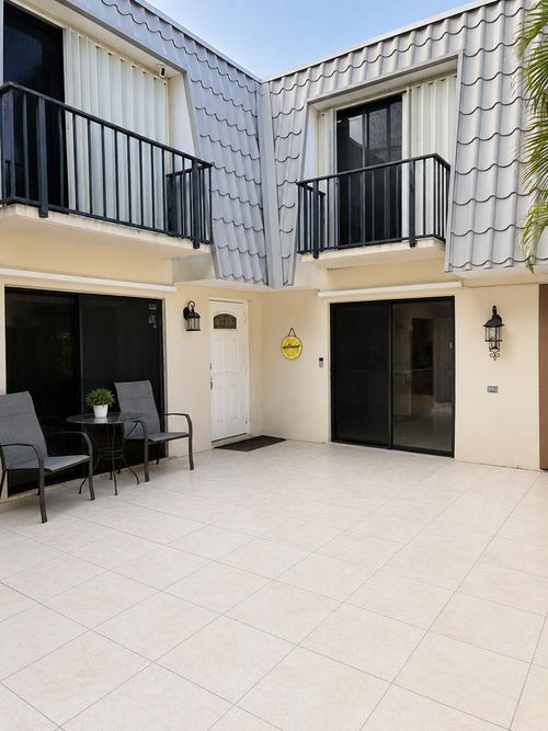 606-1700 Embassy Dr, West Palm Beach, FL, 33401-1913 | Card Image