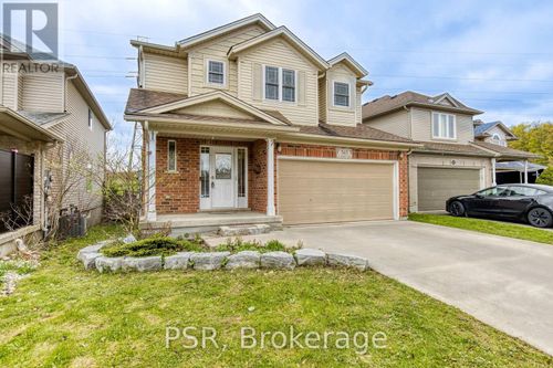 565 St Moritz Ave, Waterloo, ON, N2T2Z3 | Card Image