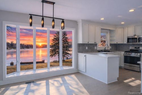 54832 Blue Cloud Dr, Shelby Twp, MI, 48315-1231 | Card Image