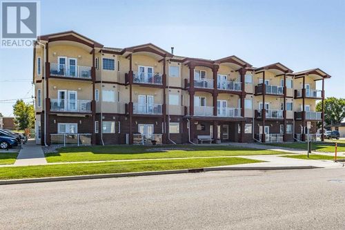 101-105 Main St S, Redcliff, AB, T0J2P2 | Card Image
