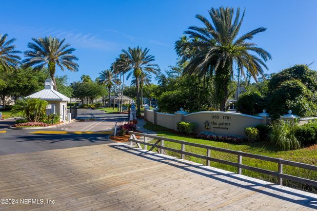 Neighborhood Entrance | Image 26
