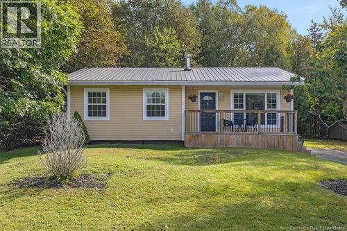 3 Boyd Ave, House with 3 bedrooms, 1 bathrooms and null parking in Quispamsis NB | Card Image