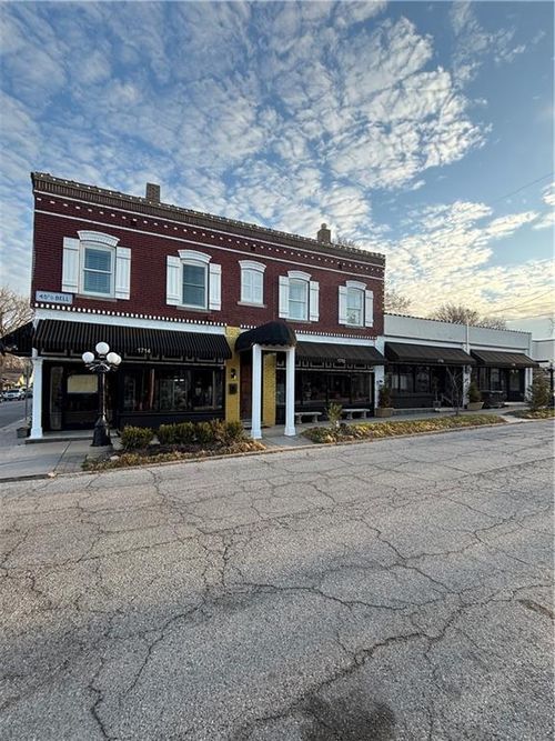 1710 W 45th St, Kansas City, MO, 64111-4342 | Card Image